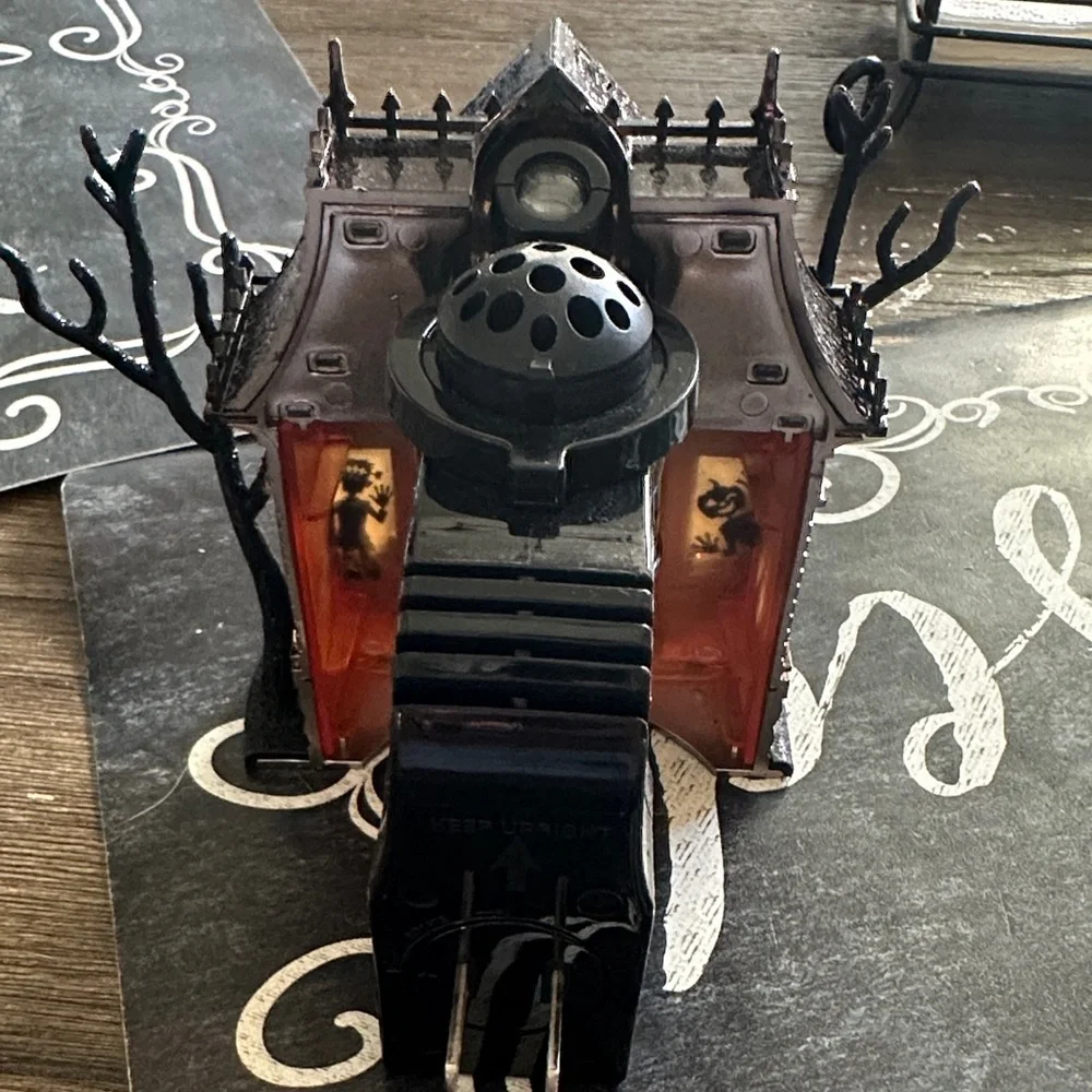 Halloween Haunted House Wallflower plug in - Picture 4 of 9